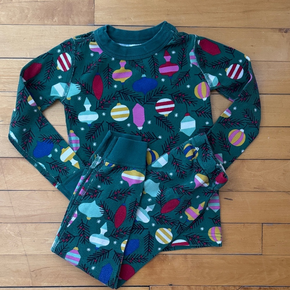 Hanna Andersson Green Ornament Print Pajama Set